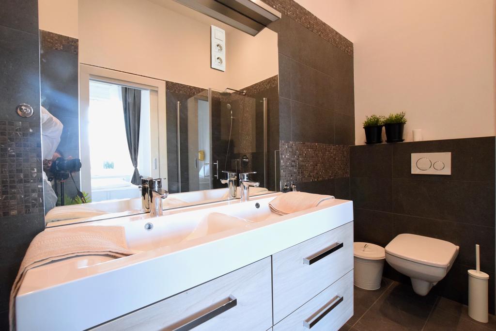 בודפשט Luxury Apartment By Hi5 - Kiraly Street Suite מראה חיצוני תמונה