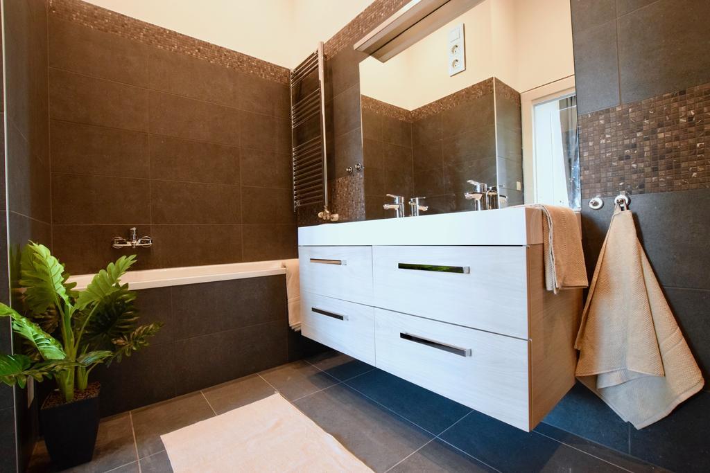 בודפשט Luxury Apartment By Hi5 - Kiraly Street Suite מראה חיצוני תמונה