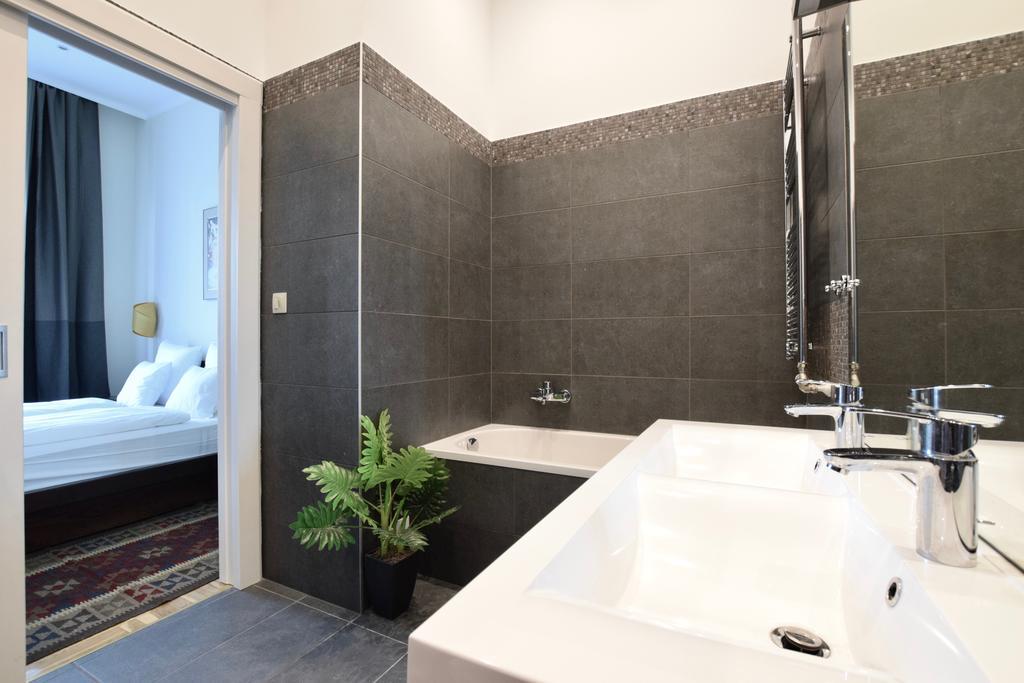 בודפשט Luxury Apartment By Hi5 - Kiraly Street Suite מראה חיצוני תמונה